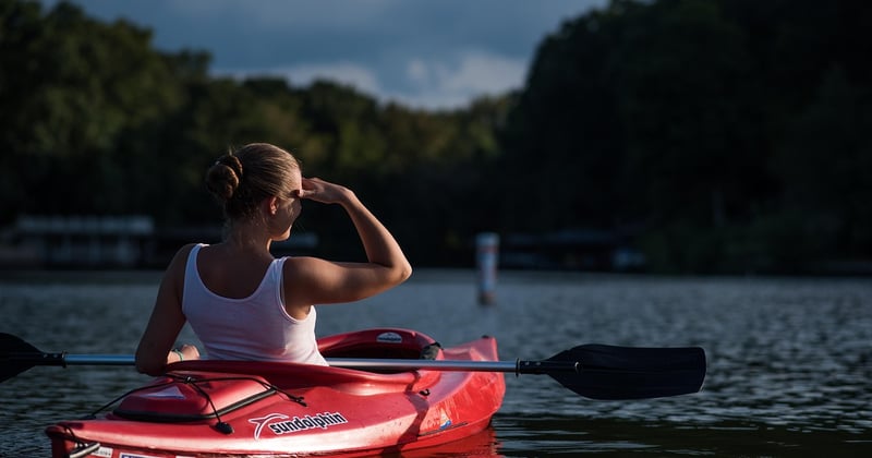 Kayak, rafting et plus : les activités nautiques en plein air qui décoiffent